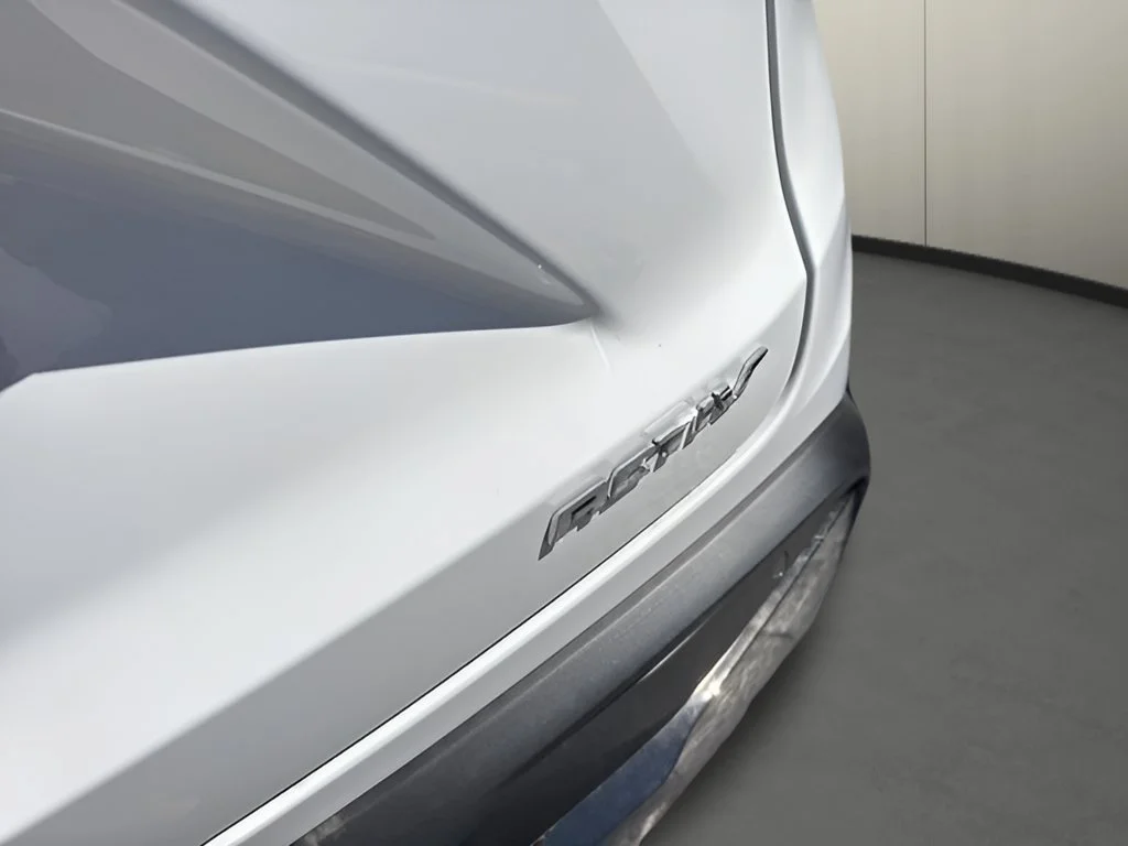 New 2026 Summit White Chevrolet ACTIV image 26