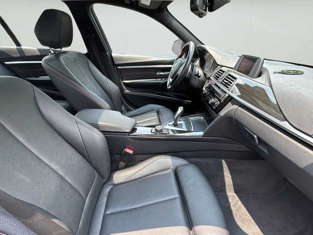 Used 2018 Alpine White BMW 330e iPerformance image 36