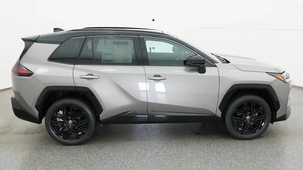 New 2026 Meteor Shower with Midnight Black Metallic roof Toyota XSE image 14