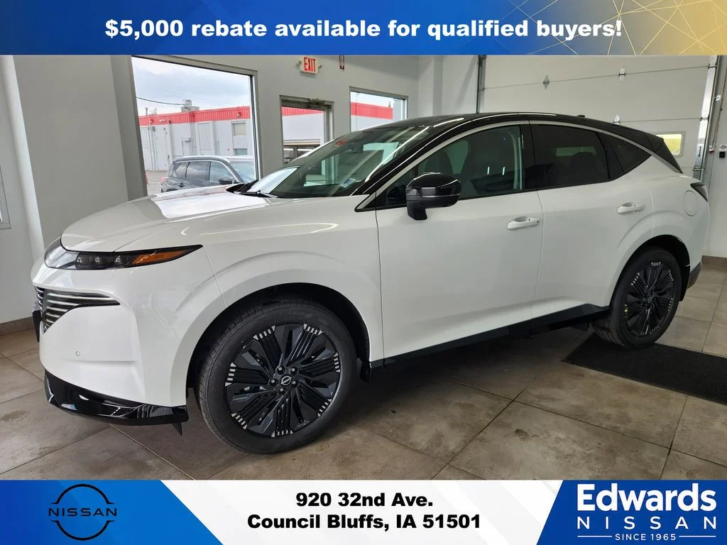 New 2026 Everest White Pearl TriCoat / Super Black Two-tone Nissan Platinum image 3