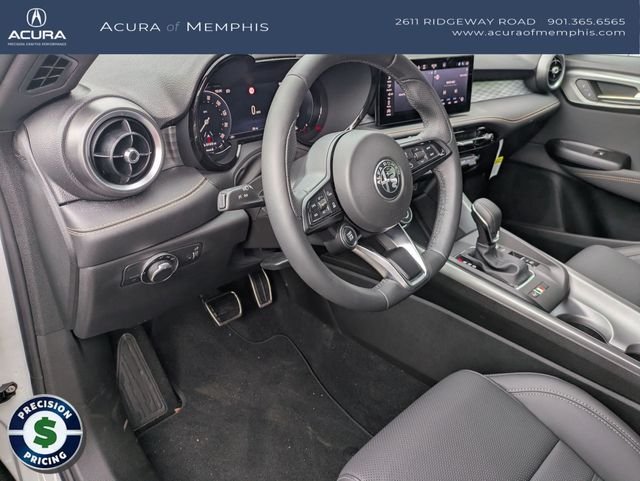 Used 2025 White Alfa Romeo Base image 11
