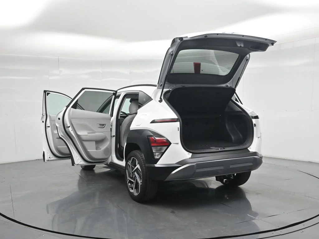 Used 2026 White Hyundai SEL Premium image 34