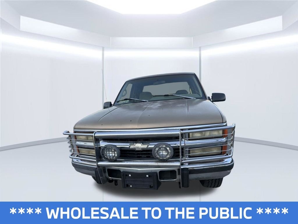 Used 1996  Chevrolet Cheyenne image 2