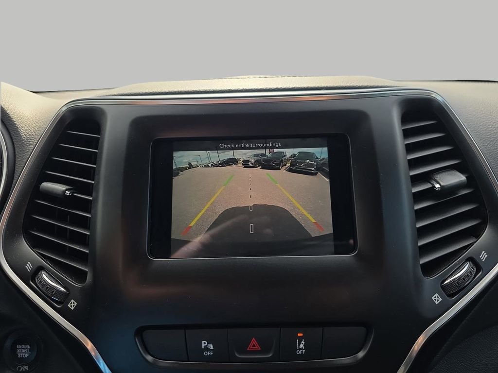 Used 2021 Gray Jeep Latitude Plus image 22