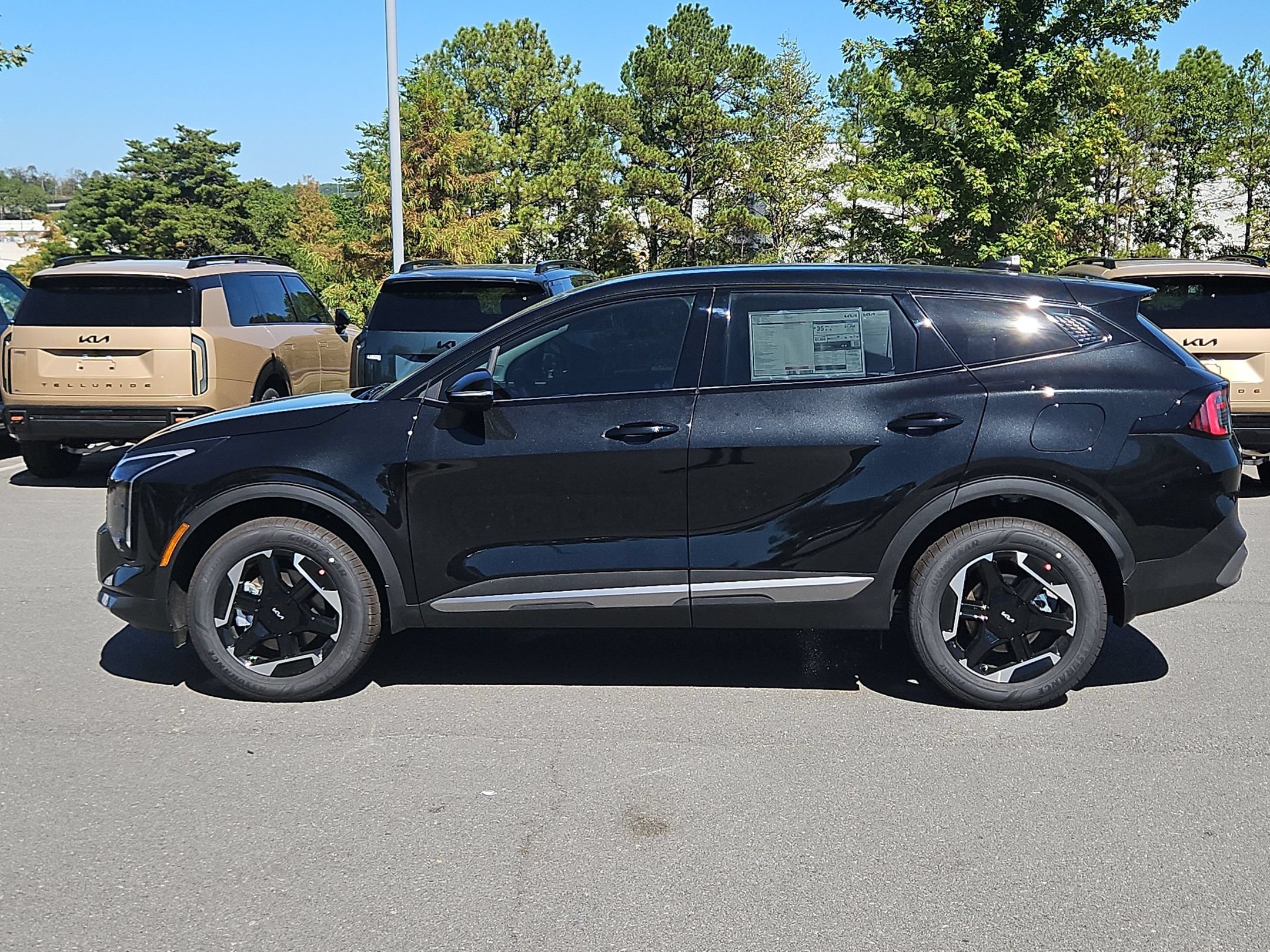 New 2027 Fusion Black Kia S image 4