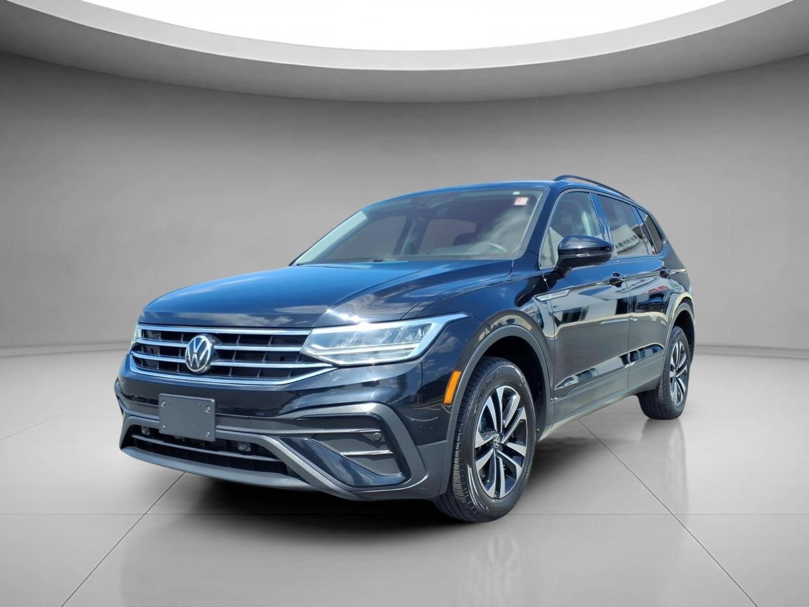 Used 2023  Volkswagen S image 1