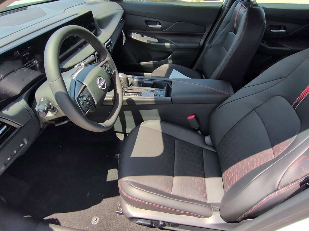 New 2026 Aspen White TriCoat / Super Black Two-tone Nissan SR image 4