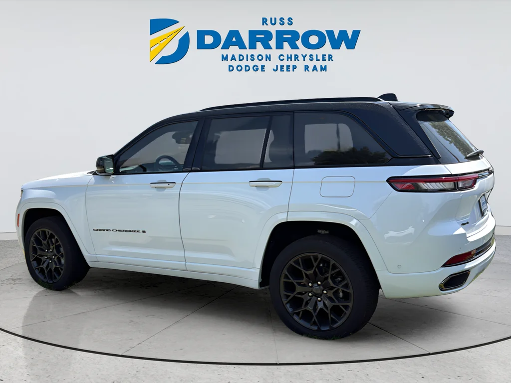 New 2025 Bright White Clear-Coat Exterior Paint Jeep Summit Reserve image 5