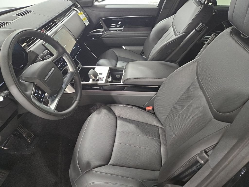 New 2026 Santorini Black Land Rover SE image 17