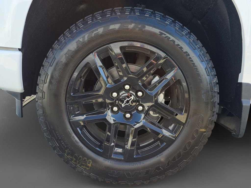 New 2026 Summit White Chevrolet Custom image 14