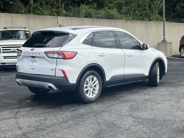 Used 2021 White Ford SE image 3