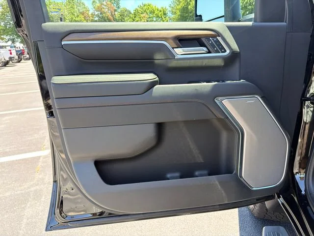 Used 2025 Black Chevrolet High Country image 10