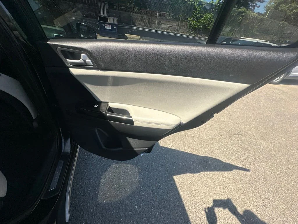 Used 2019 Red Kia EX image 31