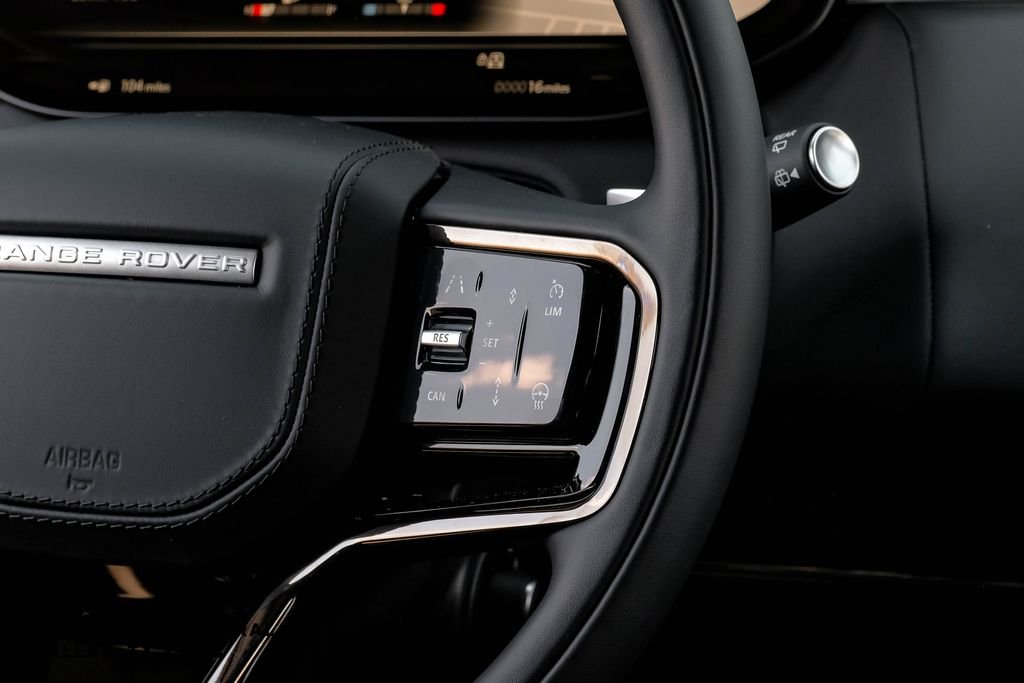 New 2026 Ostuni Pearl Wht Prem Met Land Rover Dynamic SE image 19