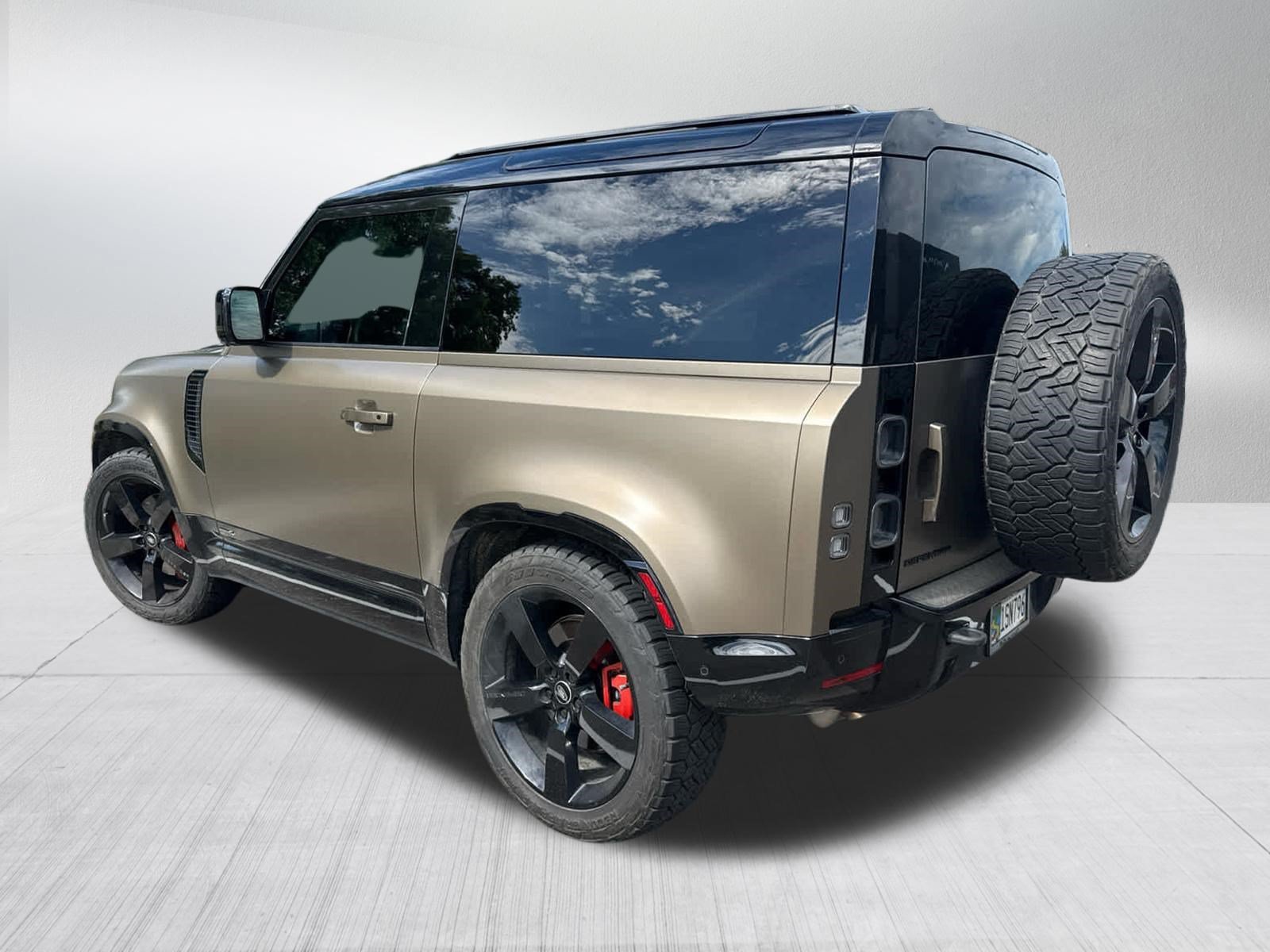 Certified Used 2023 Gondwana Stone Metallic Land Rover X image 3