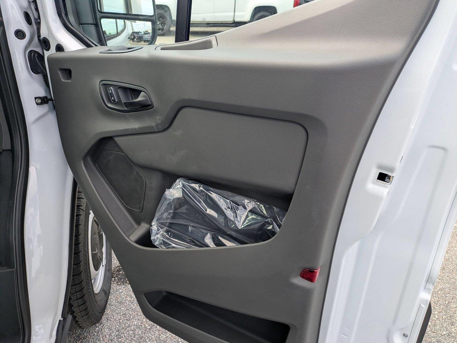 New 2026 Oxford White Ford Cargo Van image 24