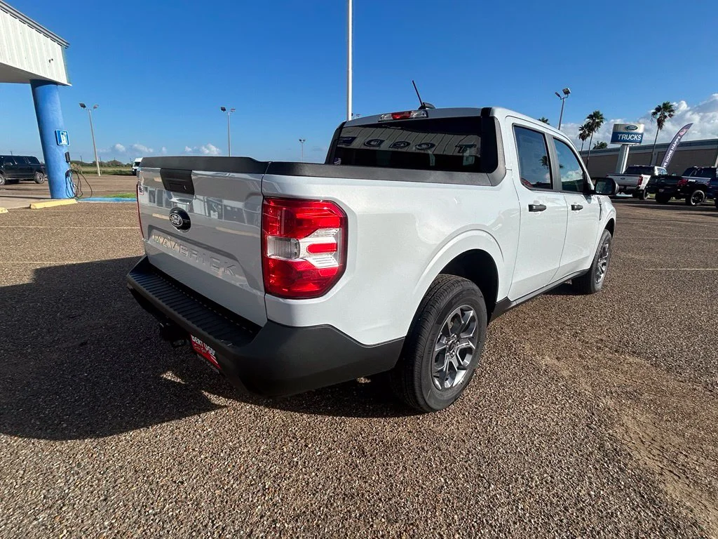 New 2026 Space White Metallic Ford XLT image 7
