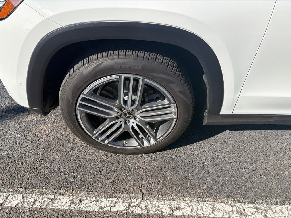 Certified Used 2026  Mercedes-Benz GLS 450 image 3