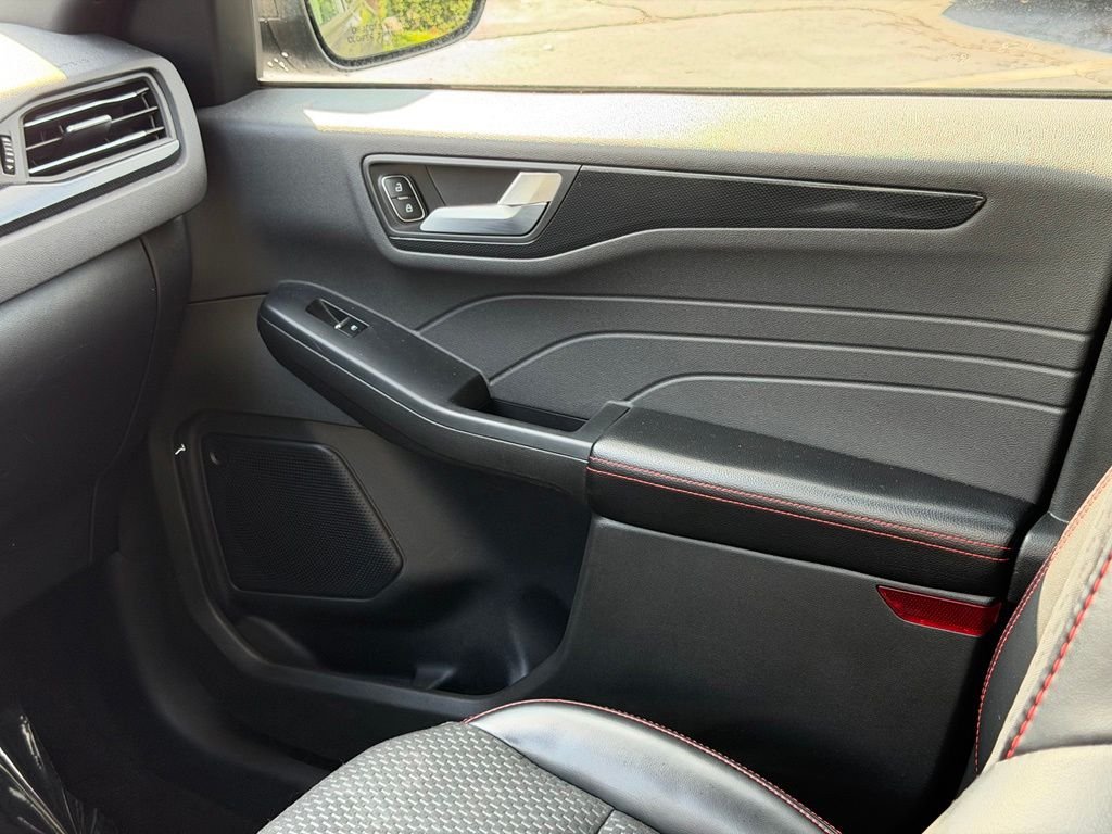 Used 2024 Gray Ford ST-Line image 32