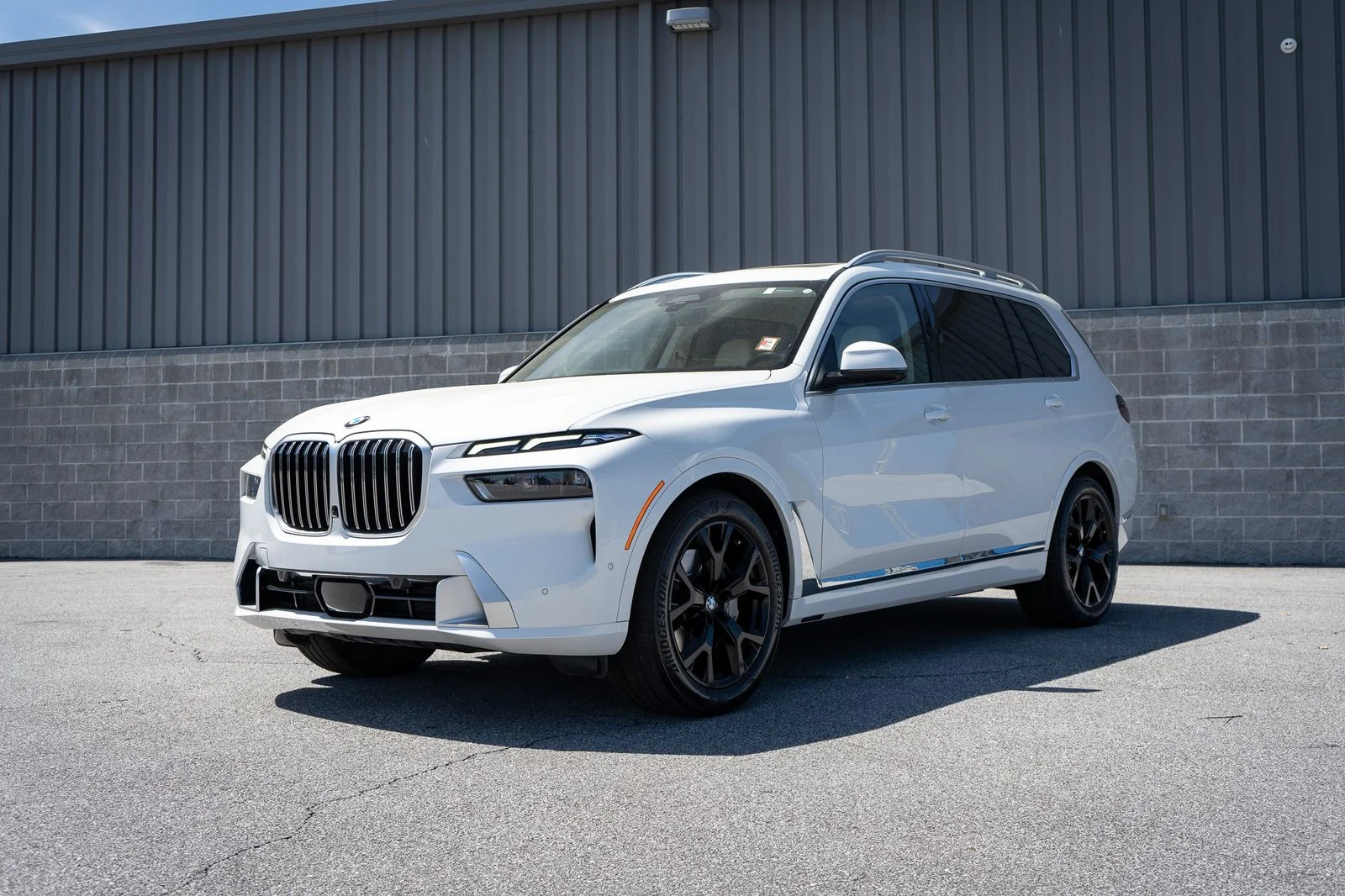 Used 2023 White BMW xDrive40i image 9