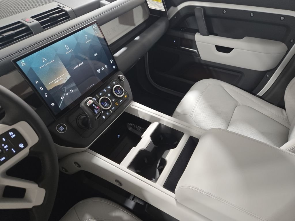 New 2026 Fuji White Land Rover X-Dynamic SE image 14