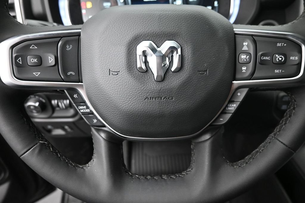 New 2026 Diamond Black Crystal Pearl-Coat Exterior Paint RAM Big Horn/Lone Star image 17