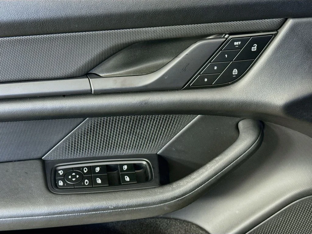 Used 2023 White Porsche Base image 18