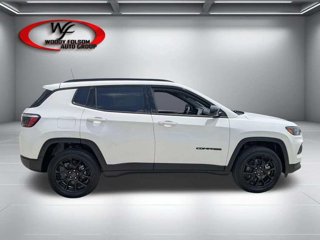 New 2026 Bright White Clear-Coat Exterior Paint Jeep Latitude image 2