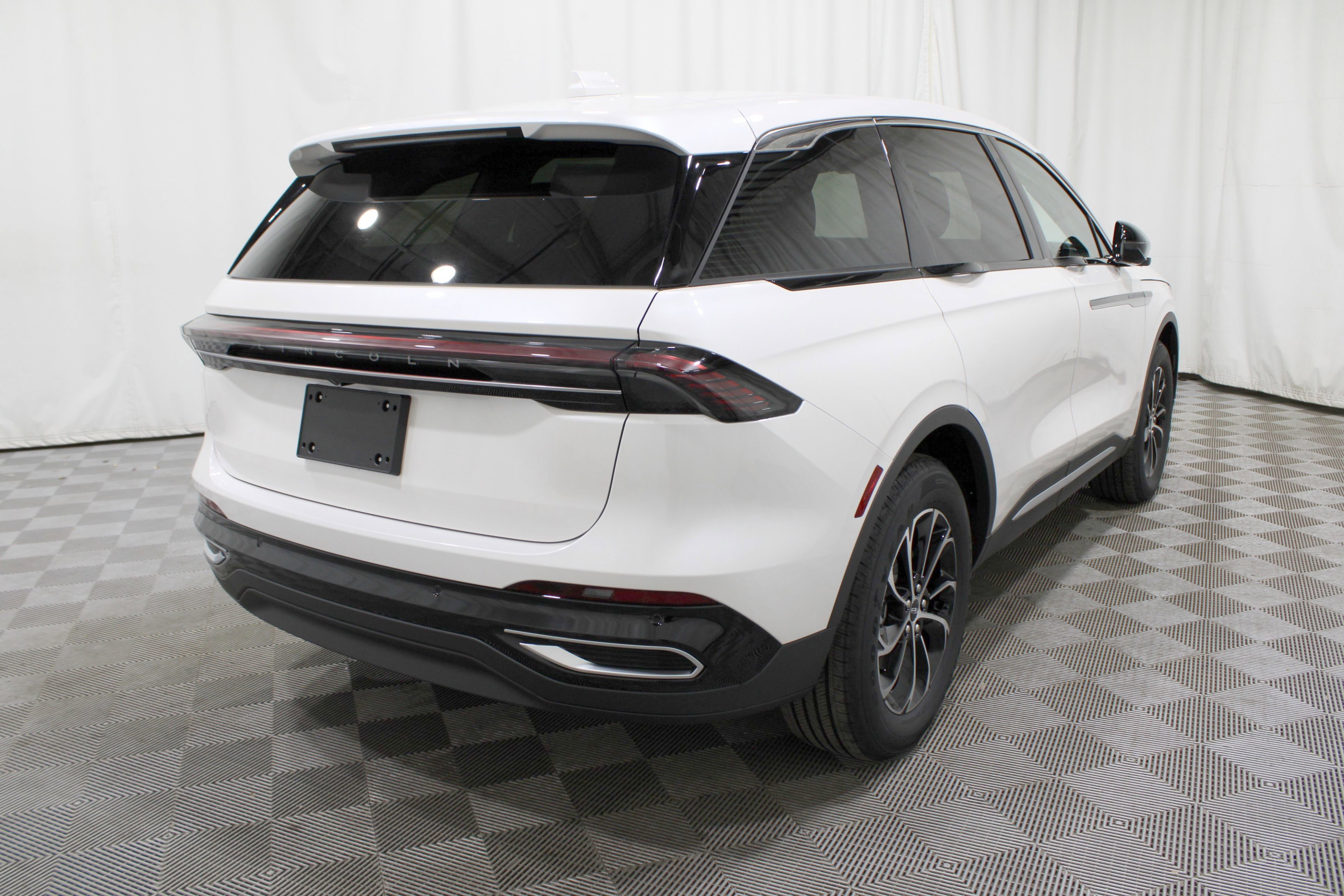 Certified Used 2025 White Platinum Metallic Tri-Coat Lincoln Premiere image 23