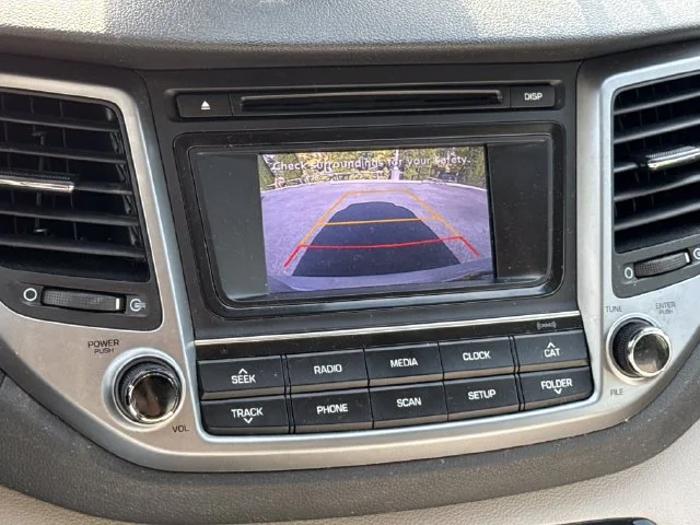 Used 2017 Molten Silver Hyundai SE image 20