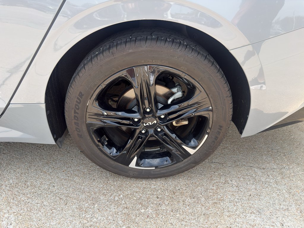 Used 2023 Wolf Gray Kia GT-Line image 13