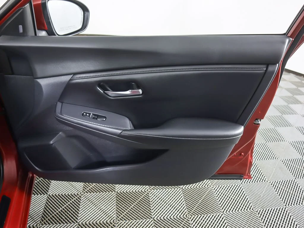 Used 2022 Scarlet Nissan SV image 21