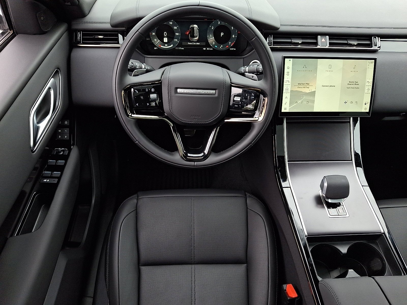New 2026 Ostuni Pearl White Land Rover Dynamic SE image 6