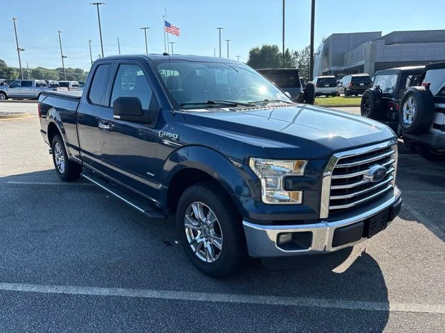 Used 2016 Blue Ford XLT image 1