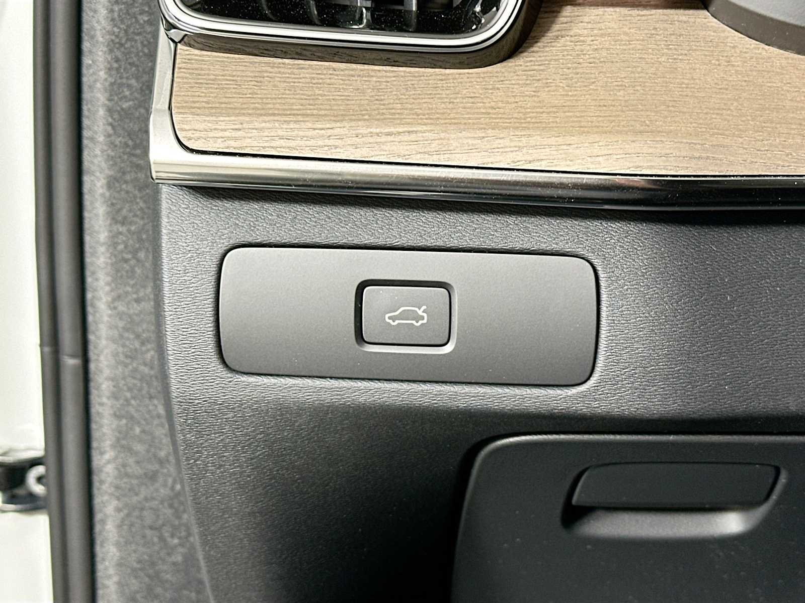 2025 Volvo XC90 Plus - Photo 10