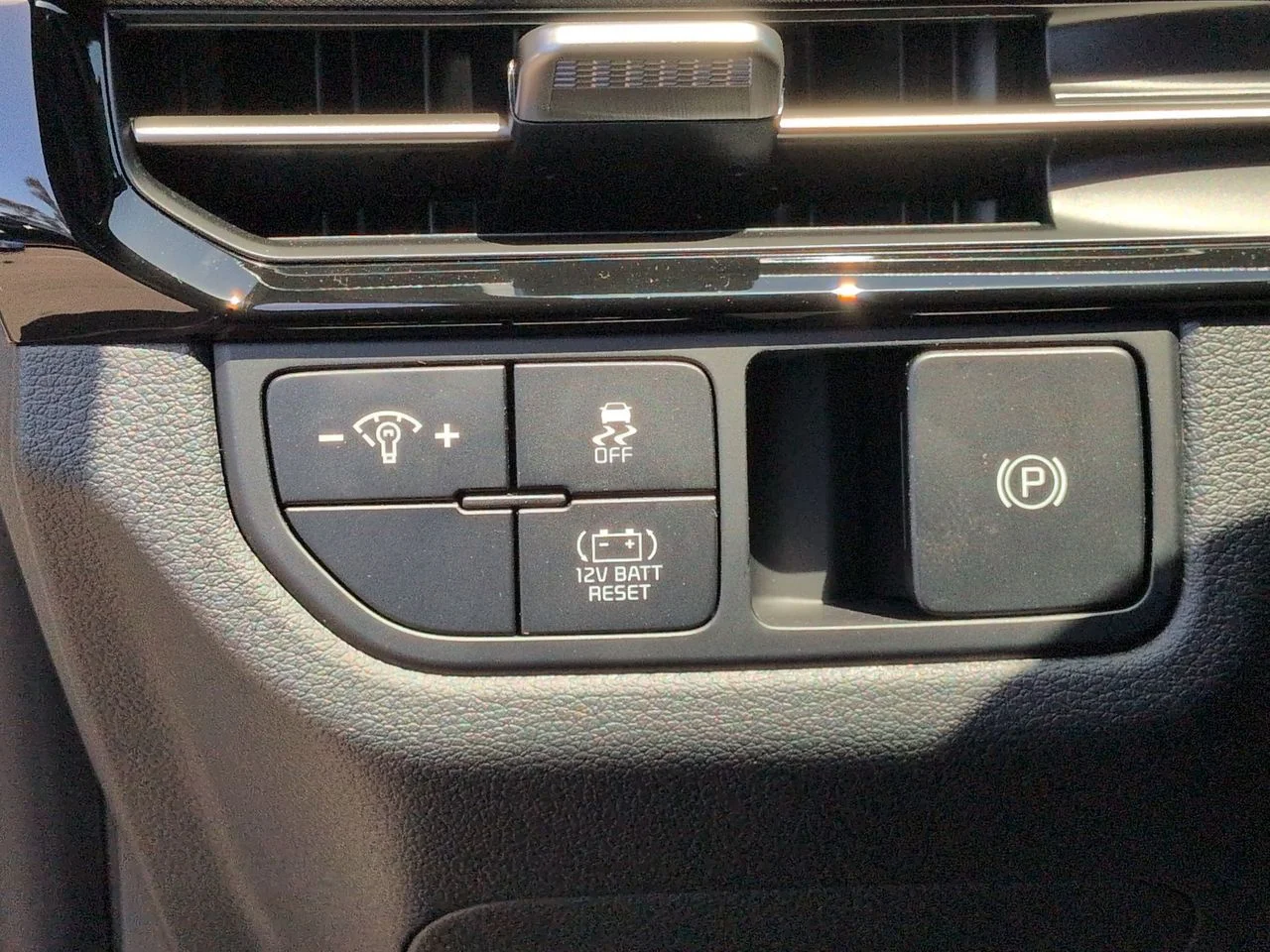 New 2026 Wolf Gray Kia S image 18