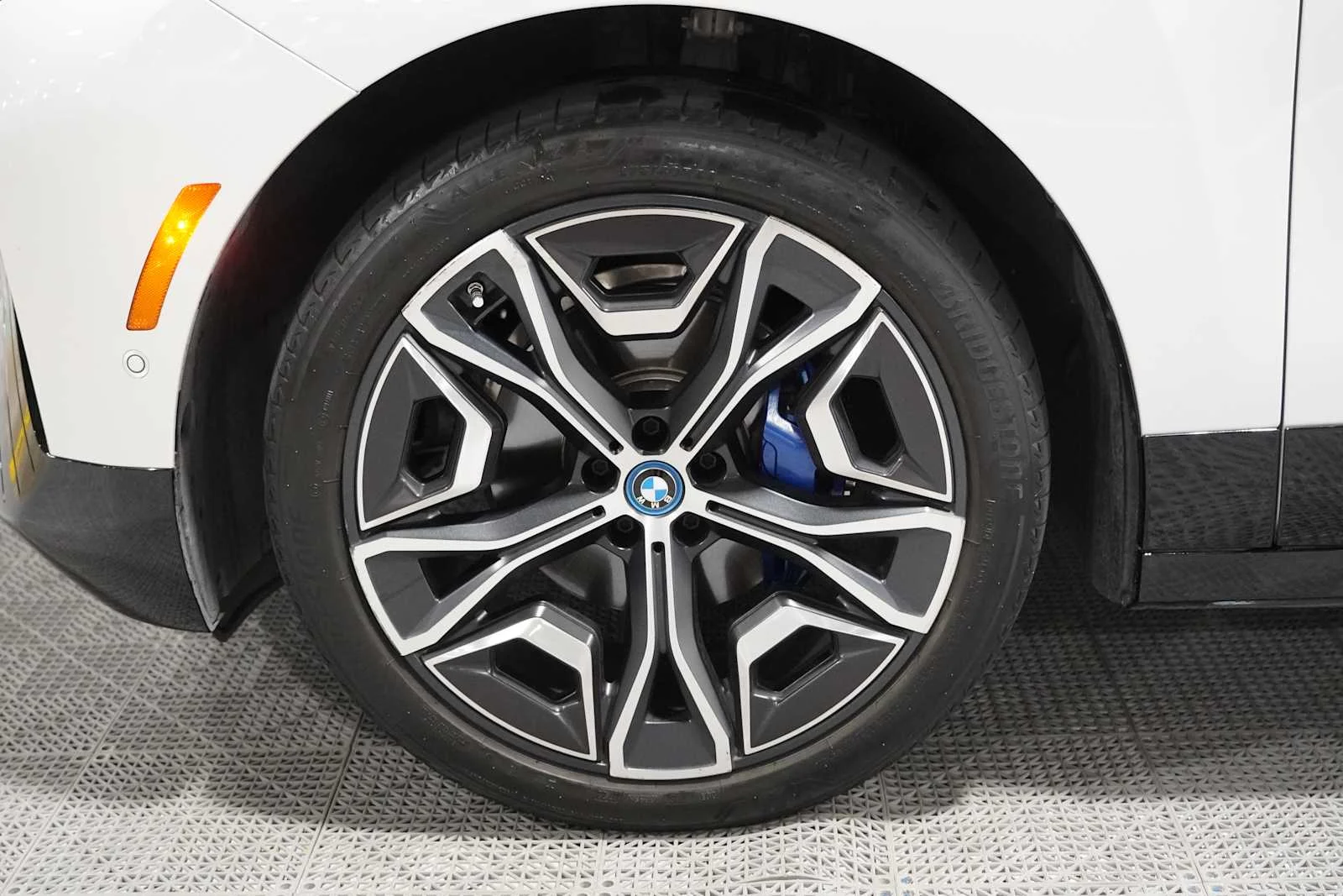 Certified Used 2024 Mineral White Metallic BMW xDrive50 image 8