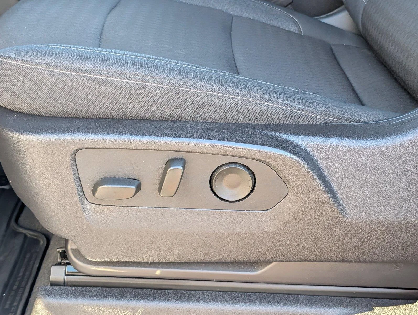 Used 2024 Summit White Chevrolet LT DRW image 12