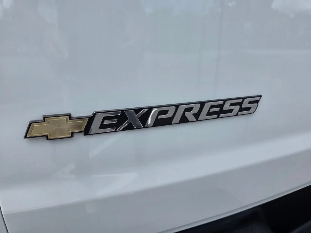 Used 2025 Summit White Chevrolet WT image 14