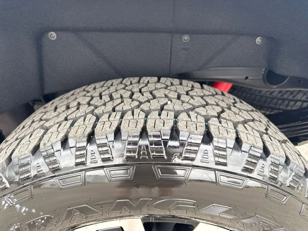 New 2026 Glacier White Tricoat GMC Denali Ultimate image 40