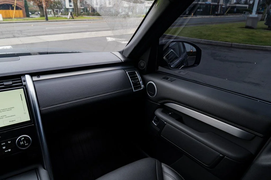 Used 2021 Black Land Rover S R-Dynamic image 11