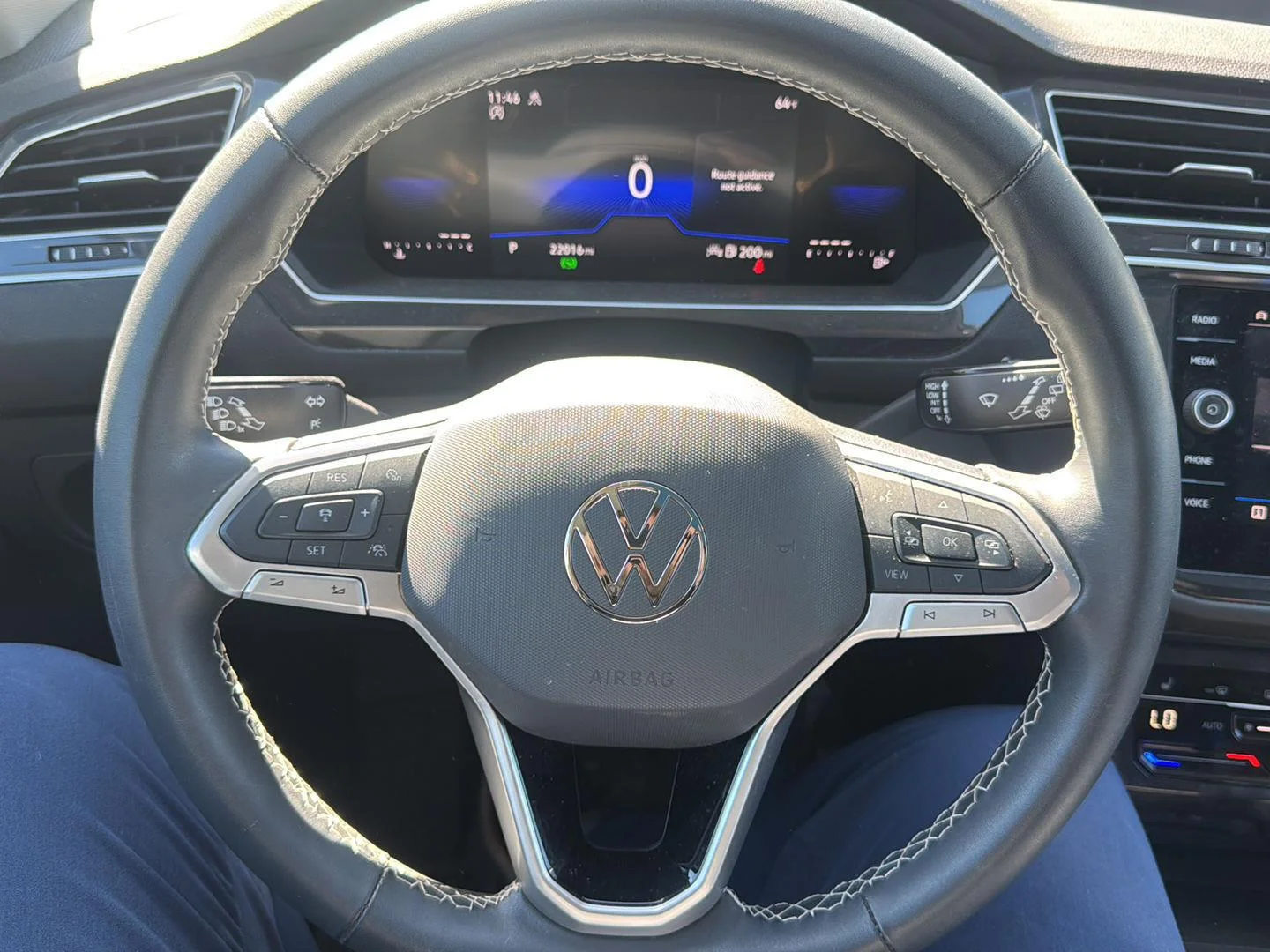 Used 2024 Pure White Volkswagen SE image 2