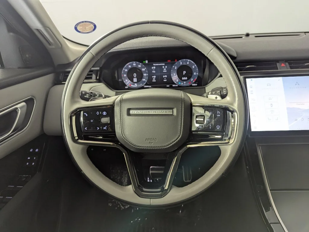 Used 2025 Black Land Rover Dynamic SE image 37