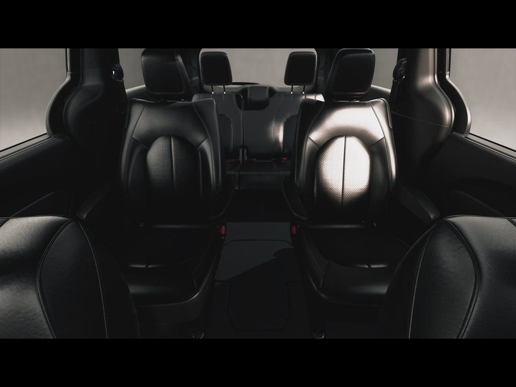 New 2027 Diamond Black Crystal Pearl-Coat Exterior Paint Chrysler Select image 3