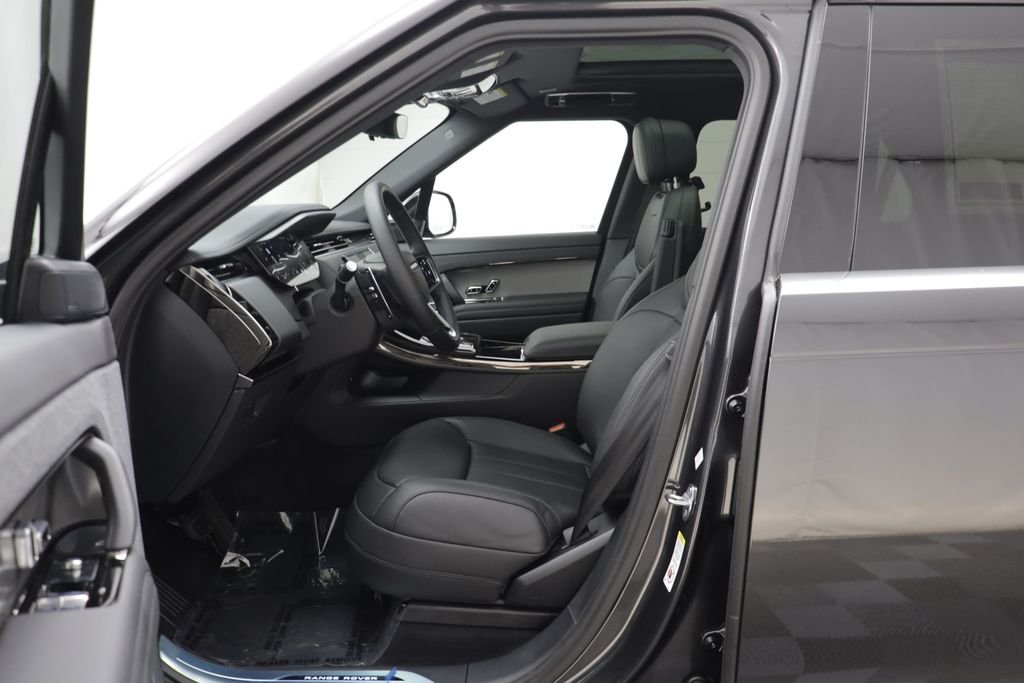 New 2026 Carpathian Grey LAND ROVER SE image 6