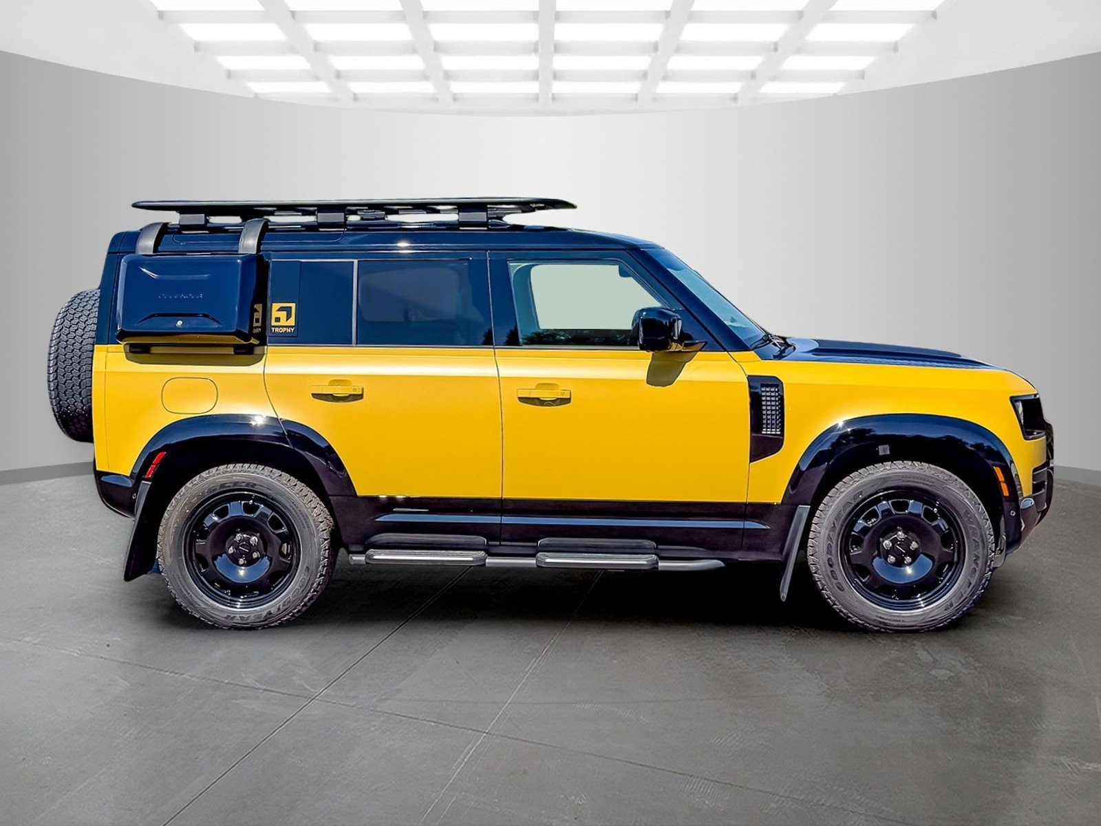 New 2026 Deep Sandglow Yellow Land Rover  image 6