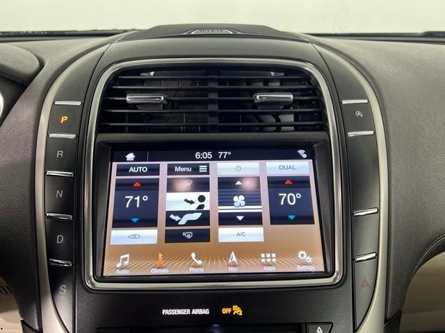 Used 2019 Brown Lincoln Select image 20