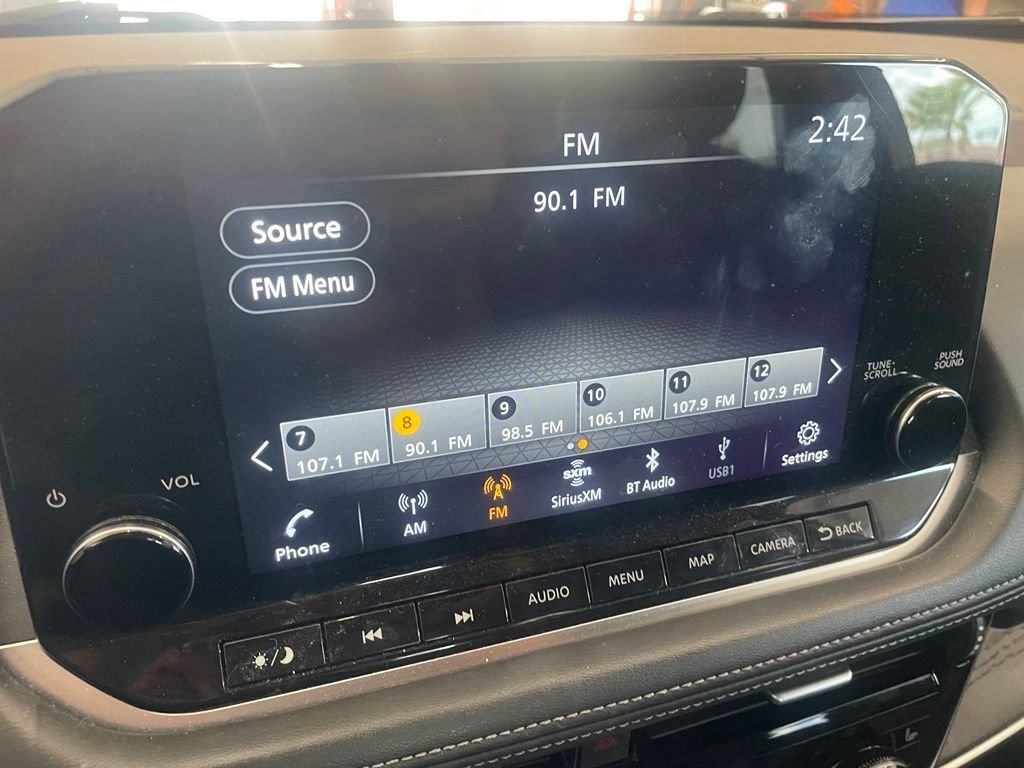 Used 2022 Silver Nissan Platinum image 16