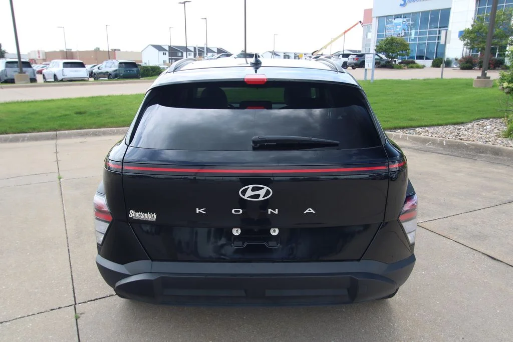 Used 2025 Black Hyundai SEL image 13