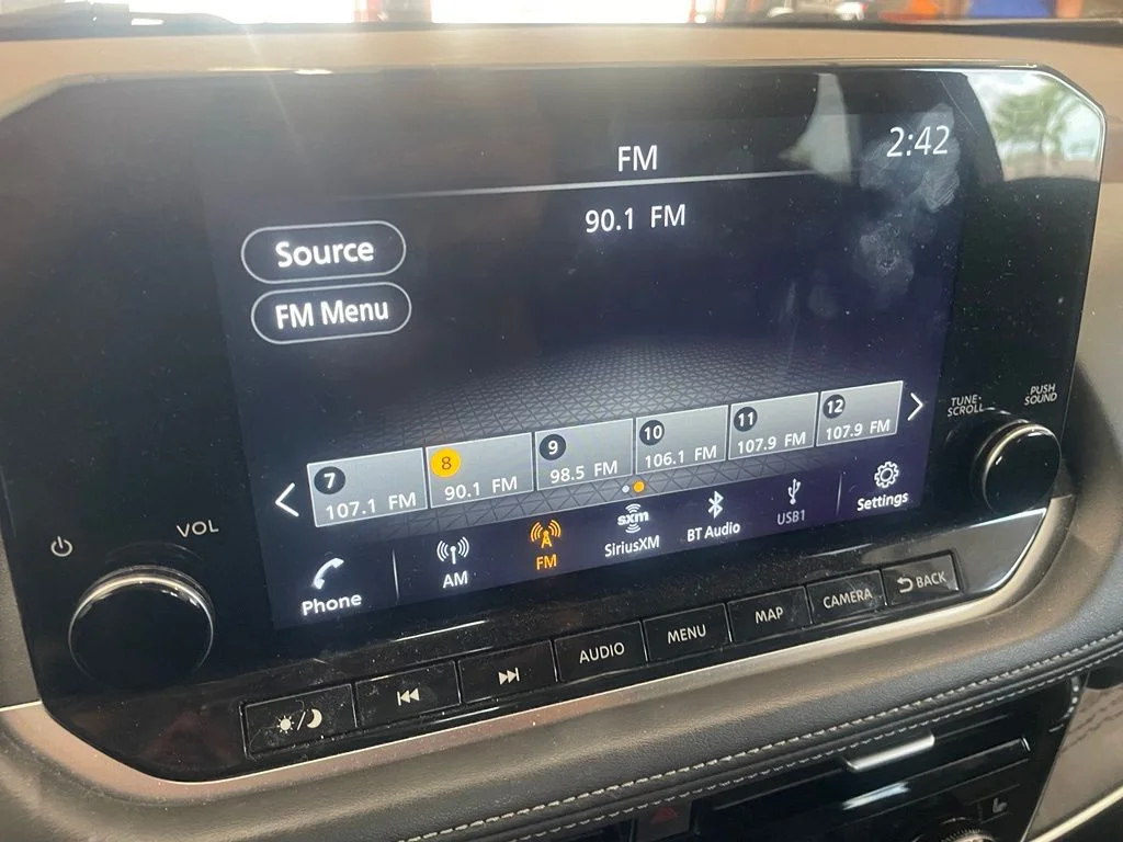 Used 2022 Silver Nissan Platinum image 16